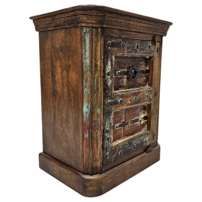 Raaz-Chunky-P4-Bedside-Pedestal-Side.jpg Raaz-Chunky-P4-Bedside-Pedestal-Side.jpg